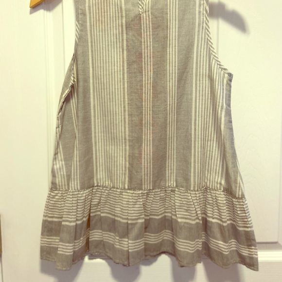 NWT Embroidered Sleeveless Peplum Top - Picture 2 of 3